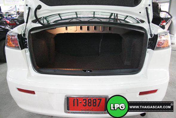 mitsubishi laner ex ภายในกระโปรงหลัง