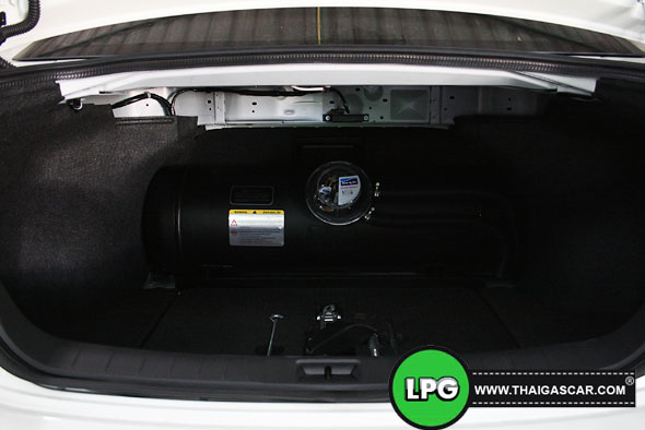 nissan new teana ถังแก๊ส LPG ในกระโปรงหลัง 2