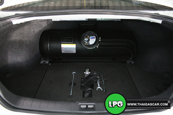 nissan new teana ถังแก๊ส LPG ในกระโปรงหลัง 3