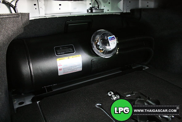 nissan new teana ถังแก๊ส LPG ในกระโปรงหลัง 4