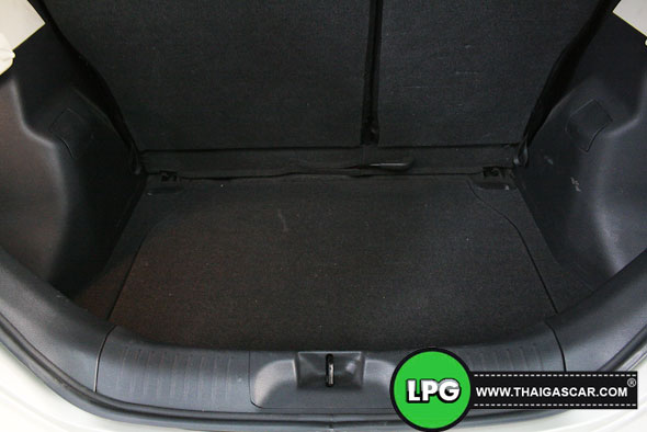 nissan tiida hatchback ท้ายรถ