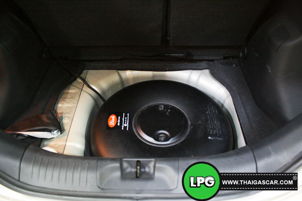nissan tiida hatchback ใส่ถังโดนัท