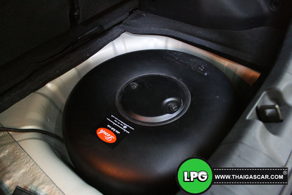 nissan tiida hatchback ถังโดนัท 2