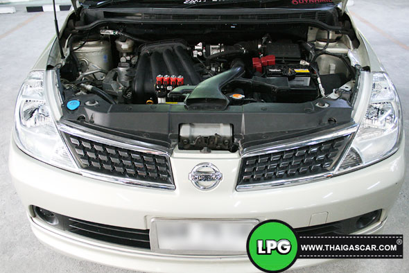 nissan tiida hatchback ห้องเครื่องยนต์ หลังติดแก๊ส