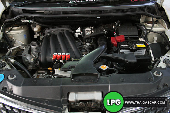 nissan tiida hatchback ห้องเครื่องยนต์ หลังติดแก๊ส 2