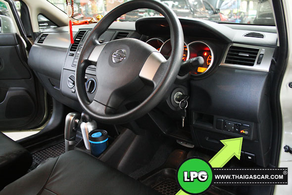 nissan tiida hatchback ตำแหน่งออโต้สวิทซ์