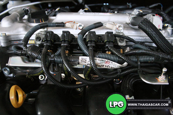 toyota altis dualvvti 1.6 รางหัวฉีดแก๊ส มุมข้าง